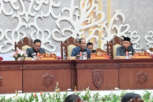 Plt. Sekda Prov. Kalteng Leonard S. Ampung saat menghadiri Rapur ke-20