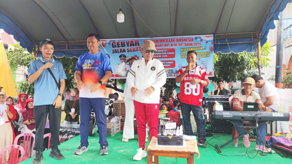 HUT ke-80 RI, Agustiar Sabran Lepas Jalan Sehat di Kereng Bangkirai