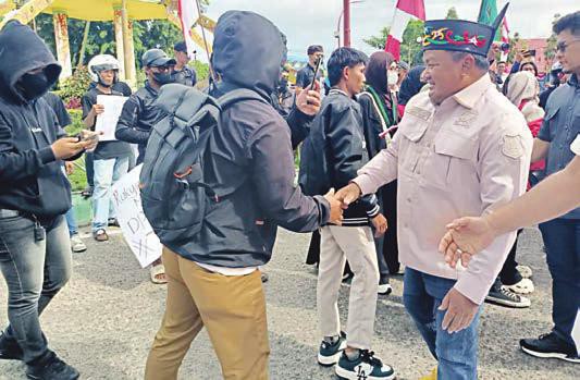 Ketua dan Wakil Ketua I Temui Pengunjuk Rasa