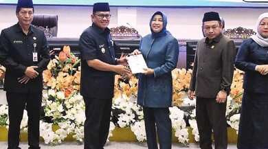 Pj Bupati Jawab Kritik dan Saran Fraksi-Fraksi di DPRD