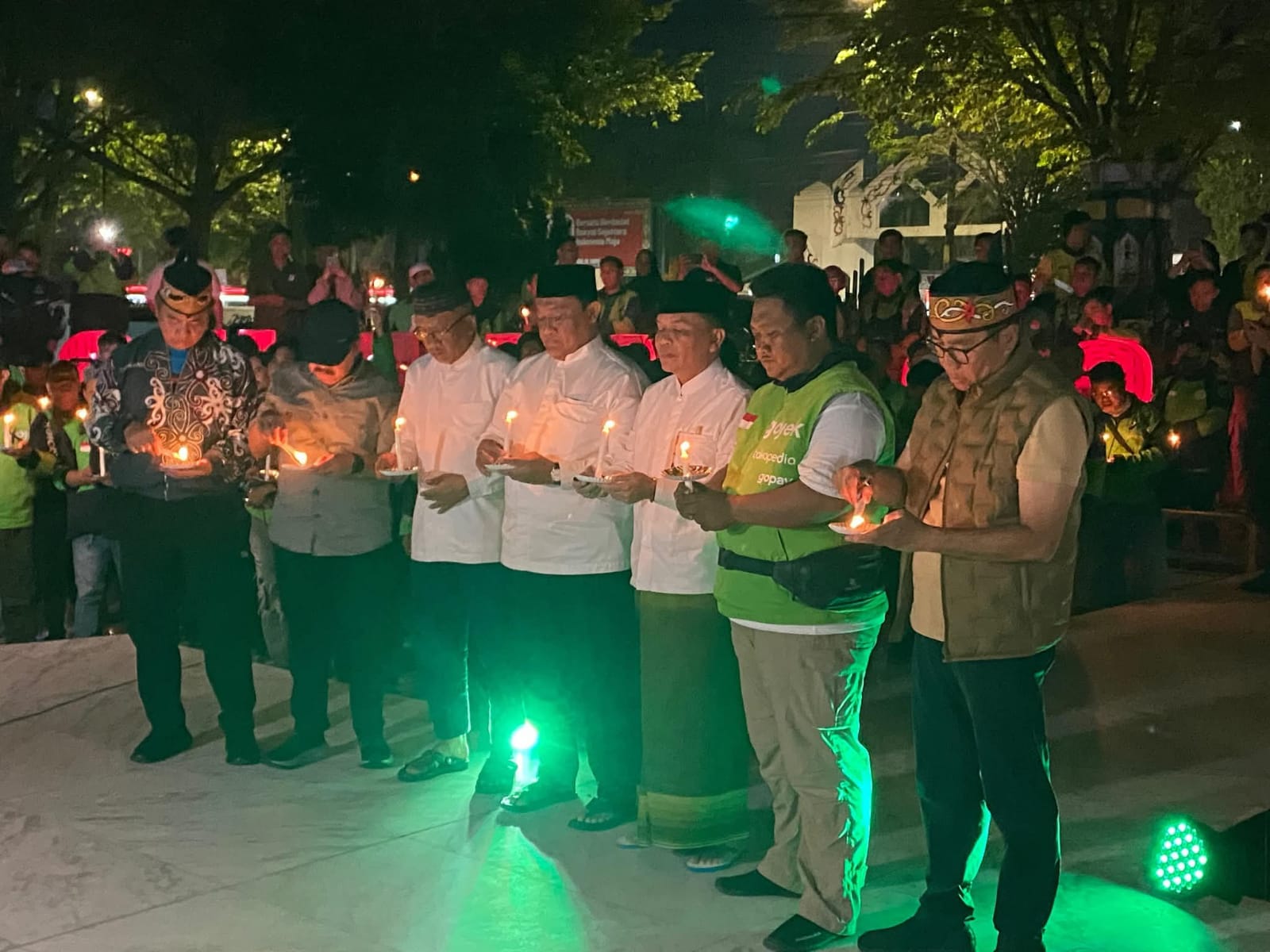 Gubernur Kalteng H. Agustiar Sabran bersama Wakil Gubernur H. Edy Pratowo serta ratusan Ojol menggelar doa bersama untuk Affan Kurniawan.