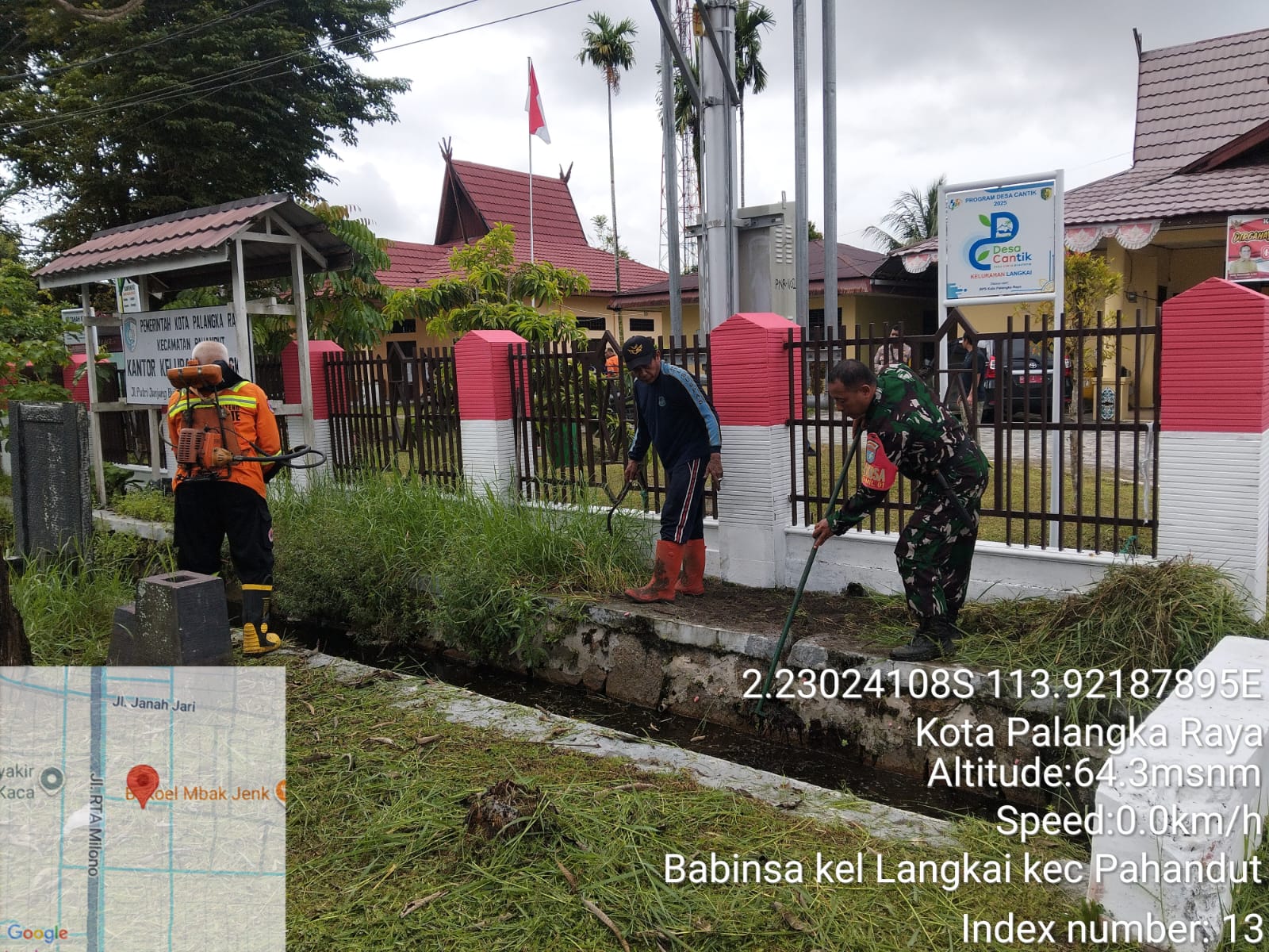 Babinsa dan Kelurahan Langkai Bersatu Hadapi Musim Hujan