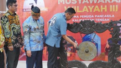 Plt. Sekda Kalteng, Leonard S Ampung saat membuka Muswil III Sapma Pemuda Pancasila.