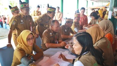 Plt. Sekda Kalteng Leonard S. Ampung