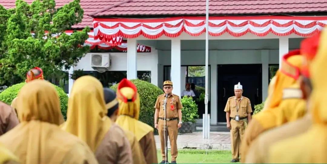 Kepala Dinas TPHP Kalteng, H. Rendy Lesmana, SP., MM., C.R.B.C., saat memberikan arahan dalam apel rutin Senin