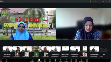 Asisten III Sekda Prov Kalteng, Sunarti, saat membacakan sambutan Gubernur