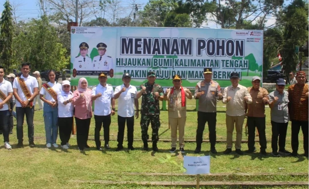 Gubernur Kalimantan Tengah, H. Agustiar Sabran, memimpin langsung kegiatan penanaman pohon