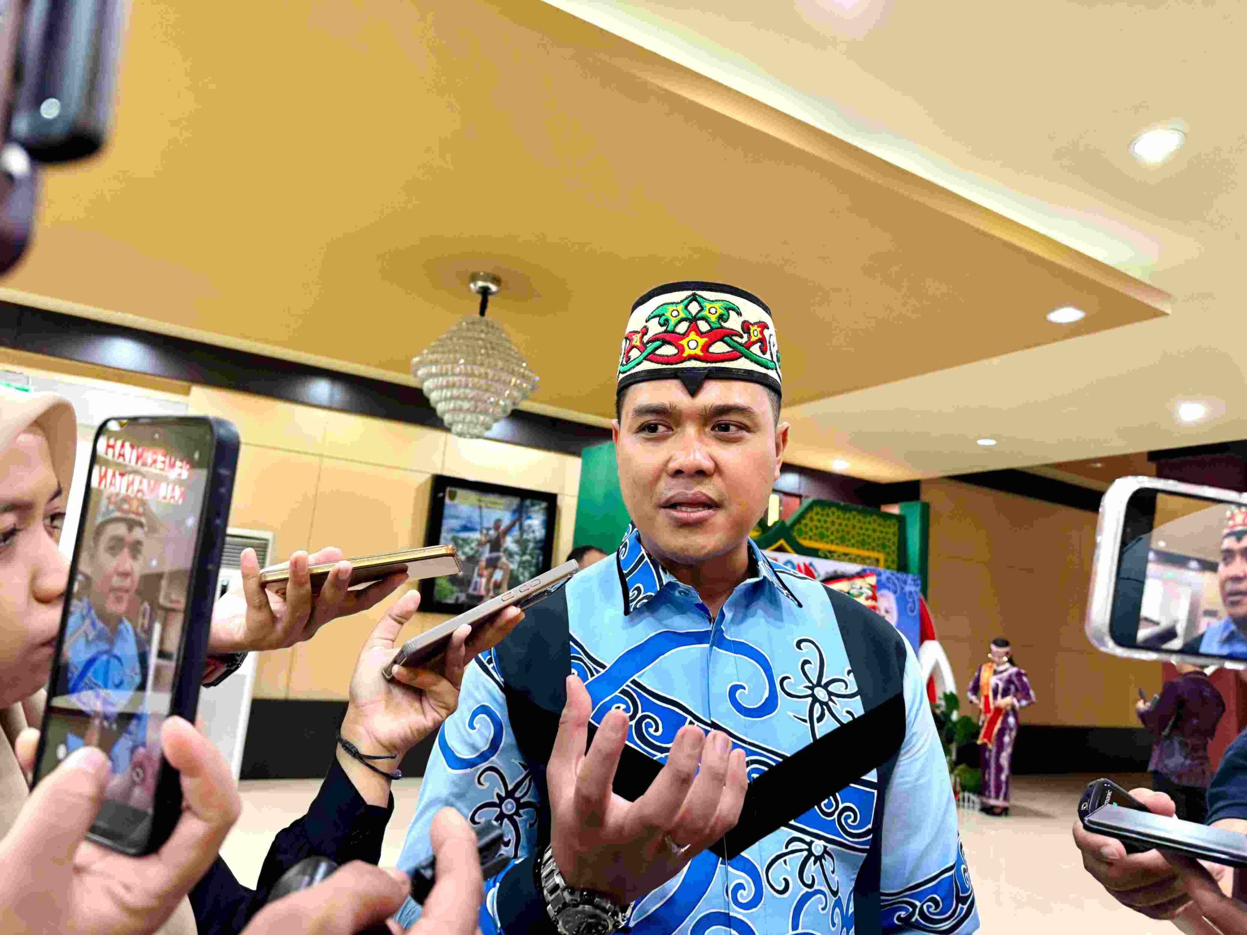 Plt. Kadisdik Kalteng, M. Reza Prabowo saat di wawancara awak media, Sabtu