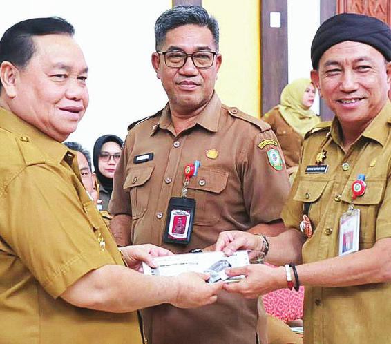 Bupati Serahkan Kendaraan Dinas ke Sejumlah PD