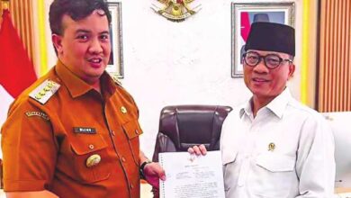 Bupati Serahkan Langsung Usulan kepada Menteri Desa