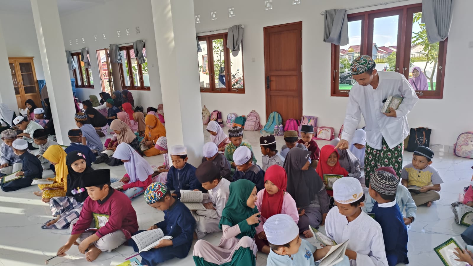 Anak-anak tampak semangat belajar di Taman Pembelajaran Al-Qur’an (TPA) Natabel Jannah, Palangka Raya.