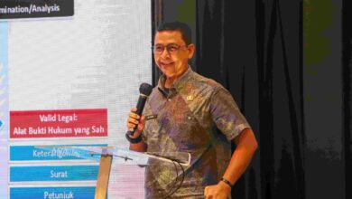 Direktur Pengelolaan Informasi Administrasi Kependudukan Direktorat Jenderal Kependudukan dan Pencatatan Sipil Kementerian Dalam Negeri Muhammad Nuh Al-Azhar saat memberikan arahan di Farincorp Center Jakarta