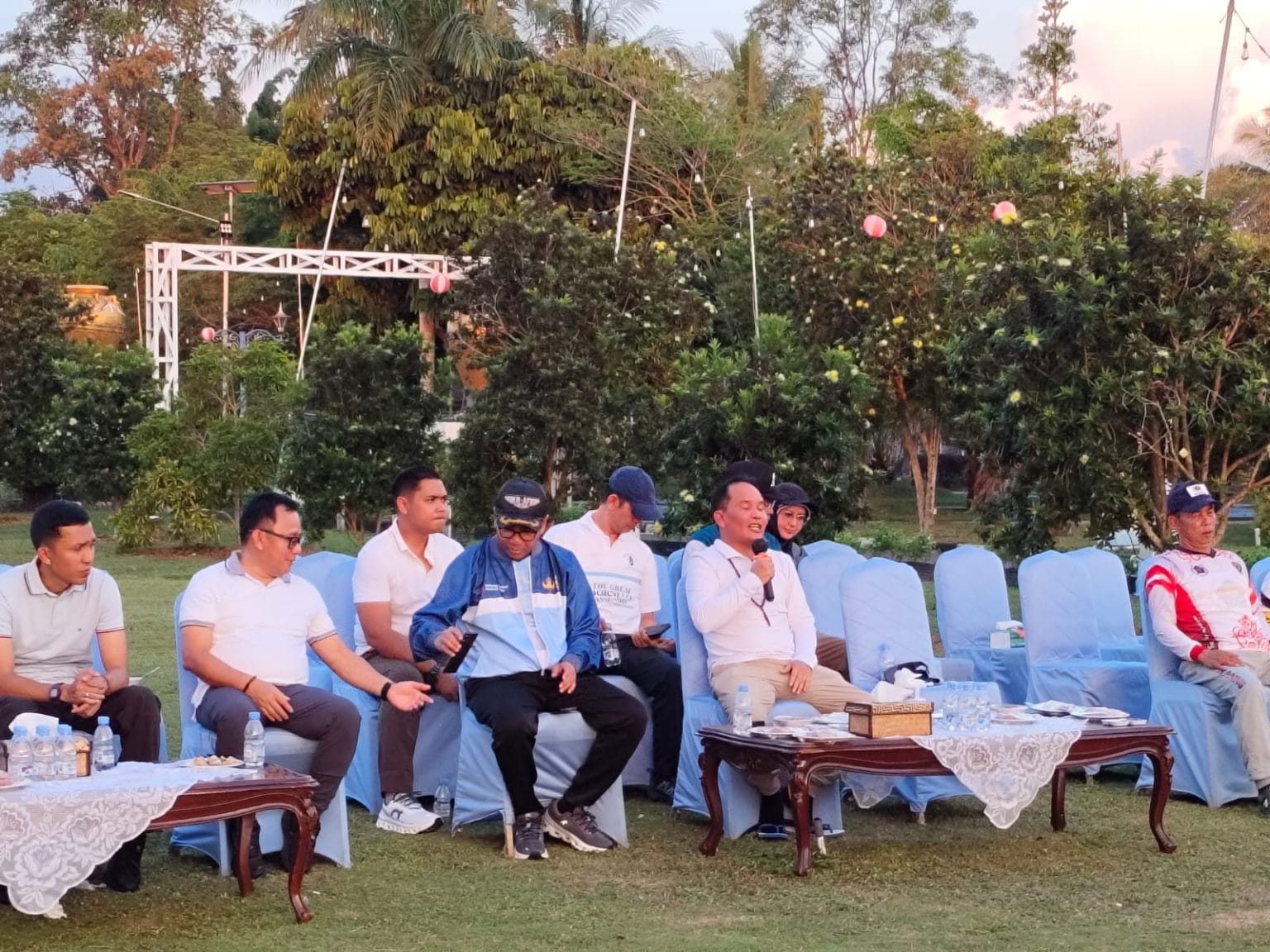 Gubernur Kalteng, H. Agustiar Sabran saat berdiskusi dengan insan pers se-Kalteng, di Istana Isen Mulang