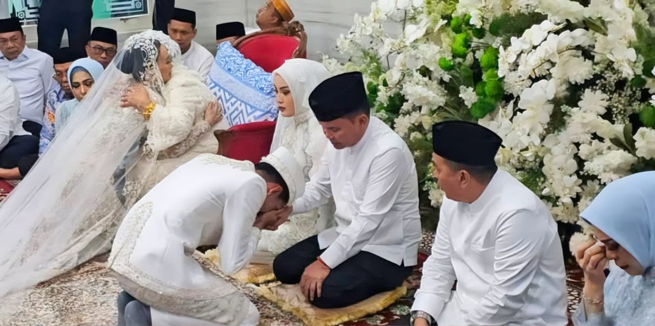 Suasana Haru Menyelimuti Prosesi Sungkeman Deden dan Bunga Usai Ijab Kabul