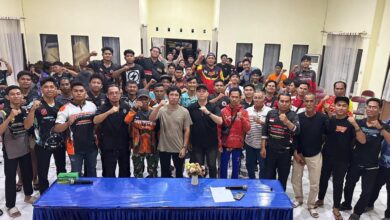 Jurnalis SCTV Kalimantan Tengah sekaligus Sekretaris Forum Relawan Pemadam Kebakaran dan Pertolongan (FRPKP) Palangka Raya, Dede Septa Jaya foto bersama jajaran FRPKP Palangka Raya.