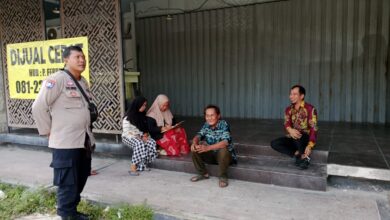 Bhabinkamtibmas Langkai Gelar Sosialisasi Pembongkaran Drainase di Atas Bangunan Warga