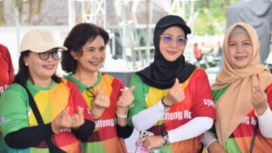 Kepala Dislutkan Kalteng, Sri Widanarni, S.I.P., M.Si., saat mengikuti Bank Kalteng Run 8K