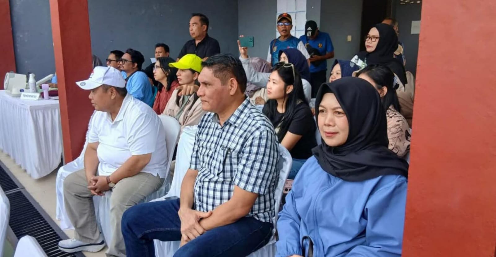 Kepala Dislutkan Kalteng, Sri Widanarni, S.I.P., M.Si., saat menghadiri penutupan Turnamen Tenis Lapangan se-Kalimantan Tengah Tahun 2025