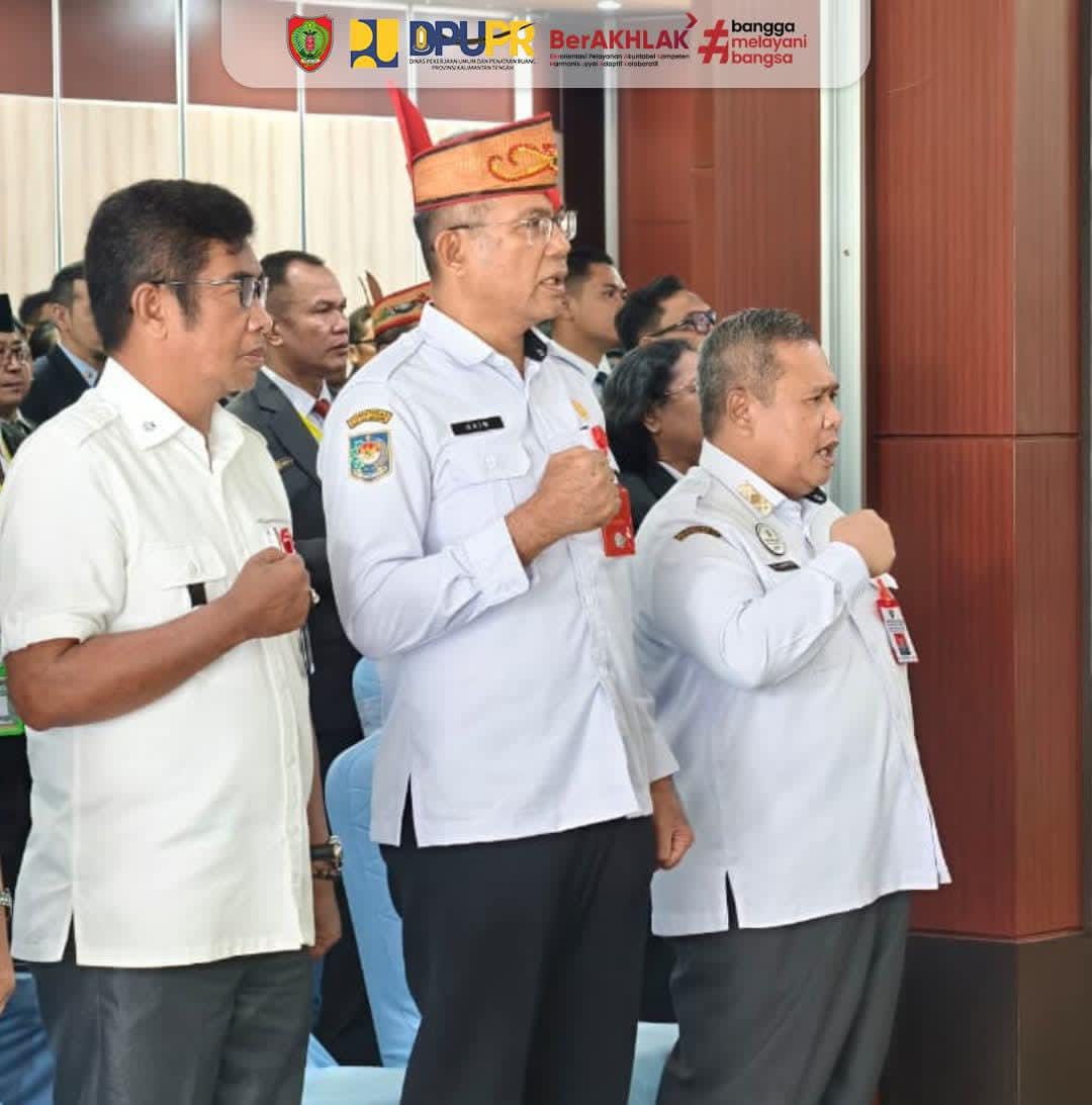 Kadis PUPR Kalteng, Prof. Dr. Ir. Juni Gultom, ST., MTP saat menghadiri penutupan PKA dan PKP 2025, di Aula Jayang Tingang, Kantor Gubernur Kalteng