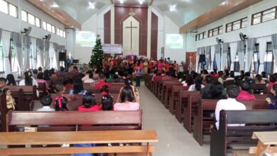 Personel Polsek Sabangau ketika melakukan patroli ke Gereja Marturia