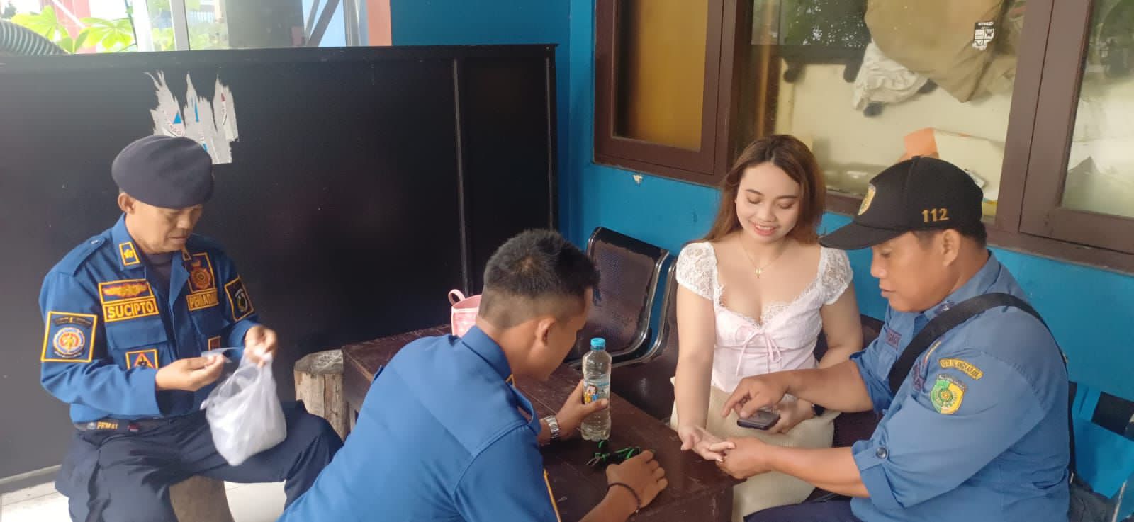 Tim damkar ketika berusaha