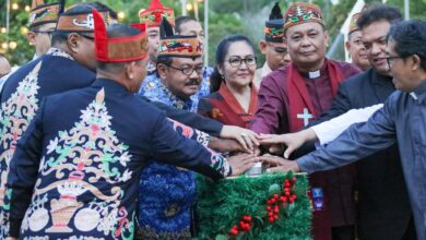 Herson B. Aden Resmikan Lampu Natal 2025, Ajak Warga Wujudkan Kalteng Berkah