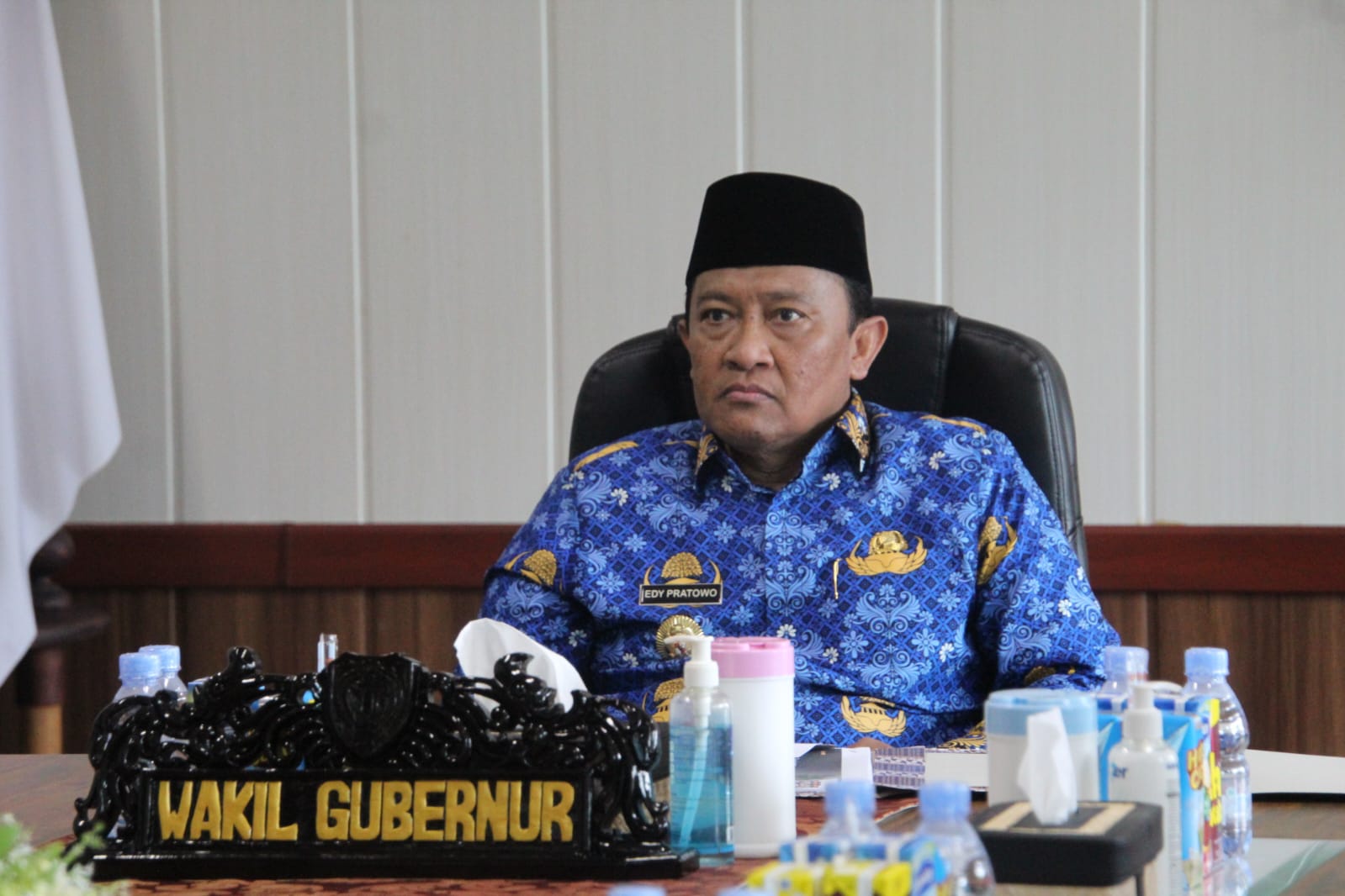 Wagub Edy Pratowo saat mengikuti secara virtual Rapat Koordinasi Pusat dan Daerah