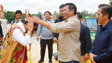 Wakil Bupati Barito Utara, Felix Soenadi Y. Tingan, mengantar kepulangan Menteri Kehutanan Republik Indonesia, Raja Juli Antoni, baru-baru ini.