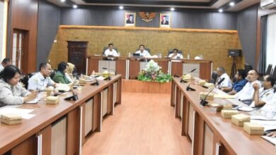 Wakil Bupati Barito Utara, Felix Sonadie Y. Tingan, memimpin rapat Koperaso Desa Merah Putih