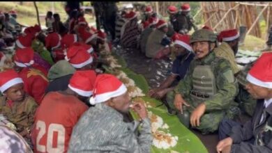 Satgas Yonif 631/Atg Gelar Makan Bersama dan Salurkan Bantuan untuk Warga Bulapa