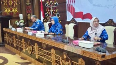 Kepala Badan Keuangan dan Aset Daerah (BKAD) Kalteng, Syahfiri (kiri) saat mengikuti kegiatan Focus Group Discussion (FGD), di Aula Eka Hapakat Kantor Gubernur