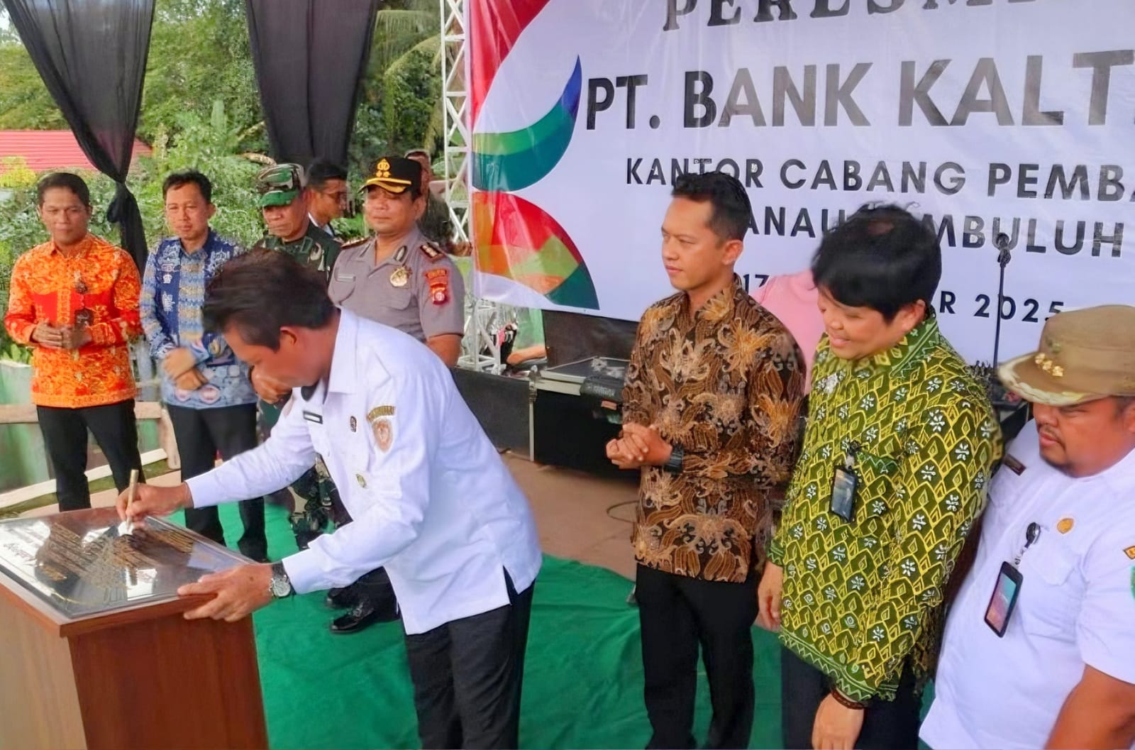 Suasana peresmian KCP Bank Kalteng Danau Sembuluh, Kabupaten Seruyan