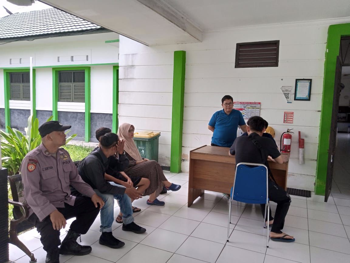 Polsek Sabangau ketika mengantarkan warga diduga ODGJ ke Rumah Sakit Jiwa Kalawa Atei