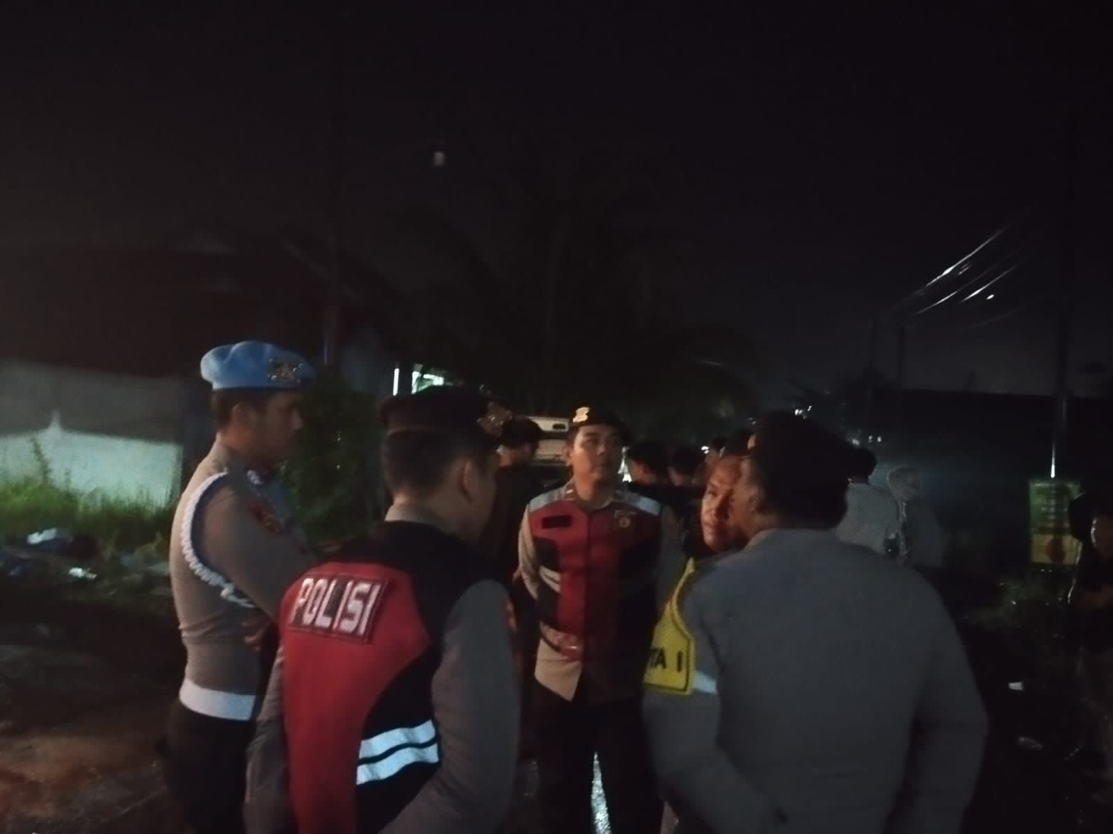 Petugas kepolisian ketika merespons laporan warga