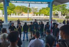 Aksi unjuk rasa yang berlangsung di depan DPRD Kalteng