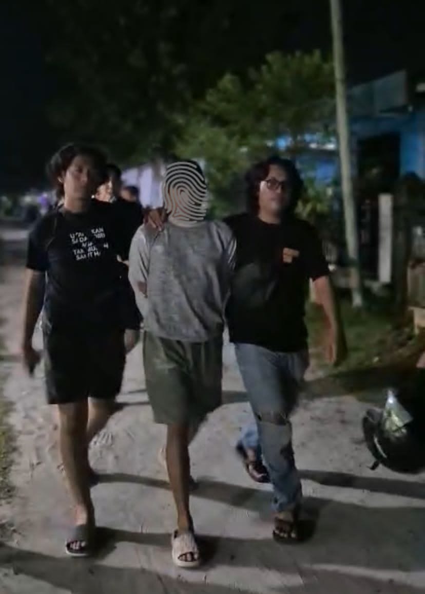 Pelaku KDRT pada saat digiring oleh petugas kepolisian