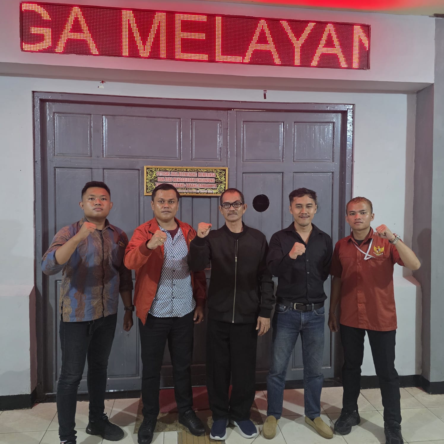 Penasehat Hukum Ady Surya Jaya, dari DPD Advokasi Rakyat Untuk Nusantara (ARUN) Kalimantan Tengah, yakni Apriel H. Napitupulu, S.H dan Kariswan Pratama Jaya