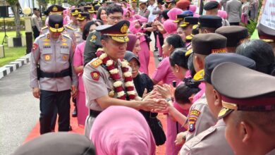 Pelepasan Irjen Pol Rakhmat Setyadi di Mapolda Kalteng