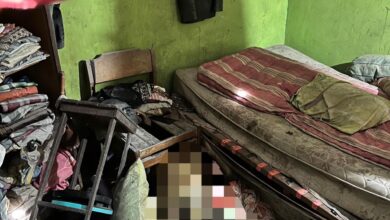 Jasad korban pertama kali ditemukan sebelum dievakuasi menuju rumah sakit