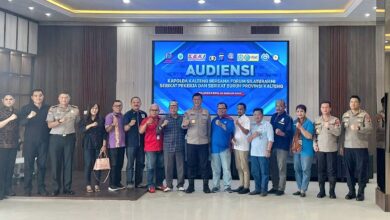 Kapolda Kalteng, Irjen Pol Iwan Kurniawan foto bersama Forum Silaturahmi Serikat Pekerja Serikat Buruh (FSP SP/SB)