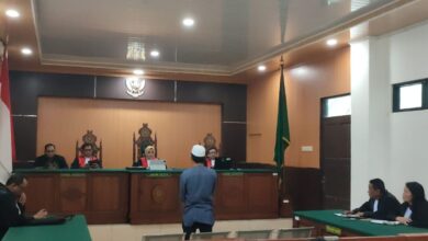 Salihin alias Saleh berada di PN Palangka Raya untuk mengikuti jalannya sidang