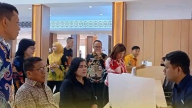 Ketua DPRD Kota Palangka Raya, H. Subandi, bersama jajaran saat meninjau pelayanan publik.