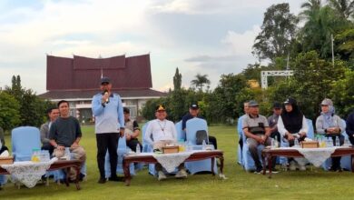 Suasana kegiatan pertemuan Gubernur Kalteng H. Agustiar Sabran bersama Insan Pers di Halaman Istana Isen Mulang