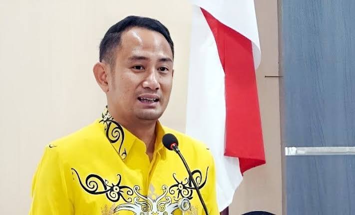 Wali Kota Palangka Raya, Fairid Naparin.