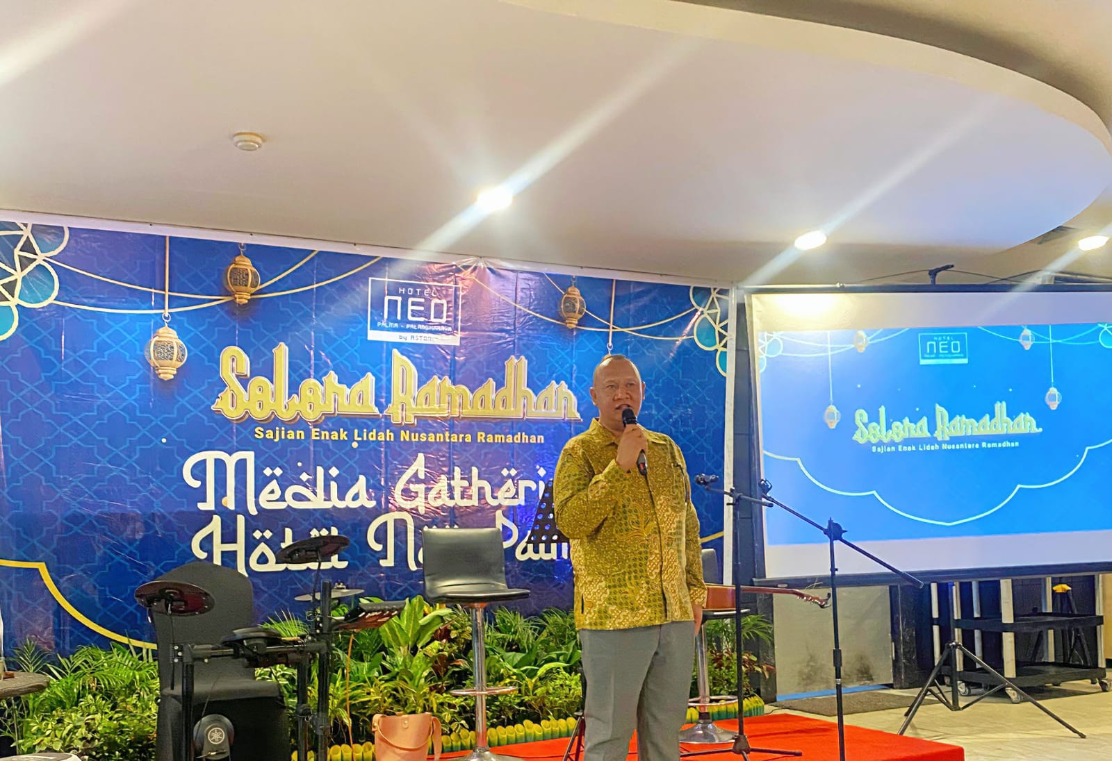 General Manager Hotel NEO Palangka Raya, Prima Firmana saat menyampaikan sambutan dalam kegiatan