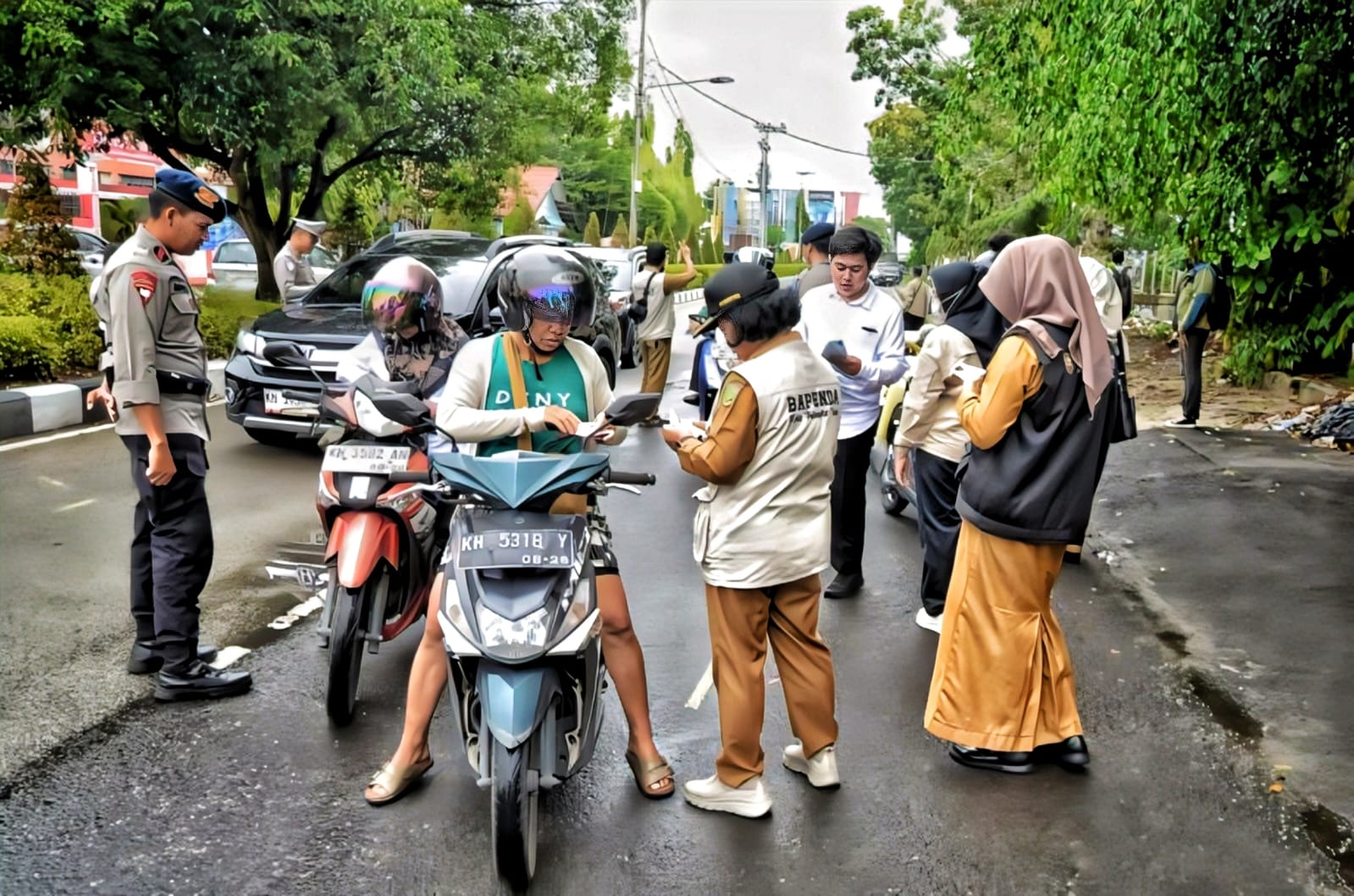 Badan Pendapatan Daerah (Bapenda) Kota Palangka Raya saat menggelar operasi gabungan.