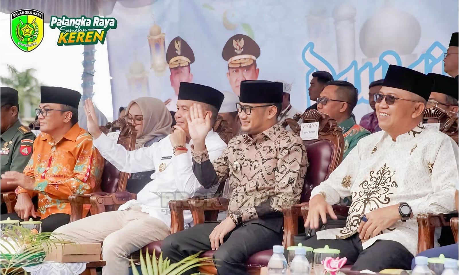 Wali Kota Palangka Raya, Fairid Naparin saat menghadiri sekaligus mengikuti Pelepasan Pawai Tarhib Ramadhan 1447 Hijriah yang digelar di kawasan Bundaran Besar, Kota Palangka Raya