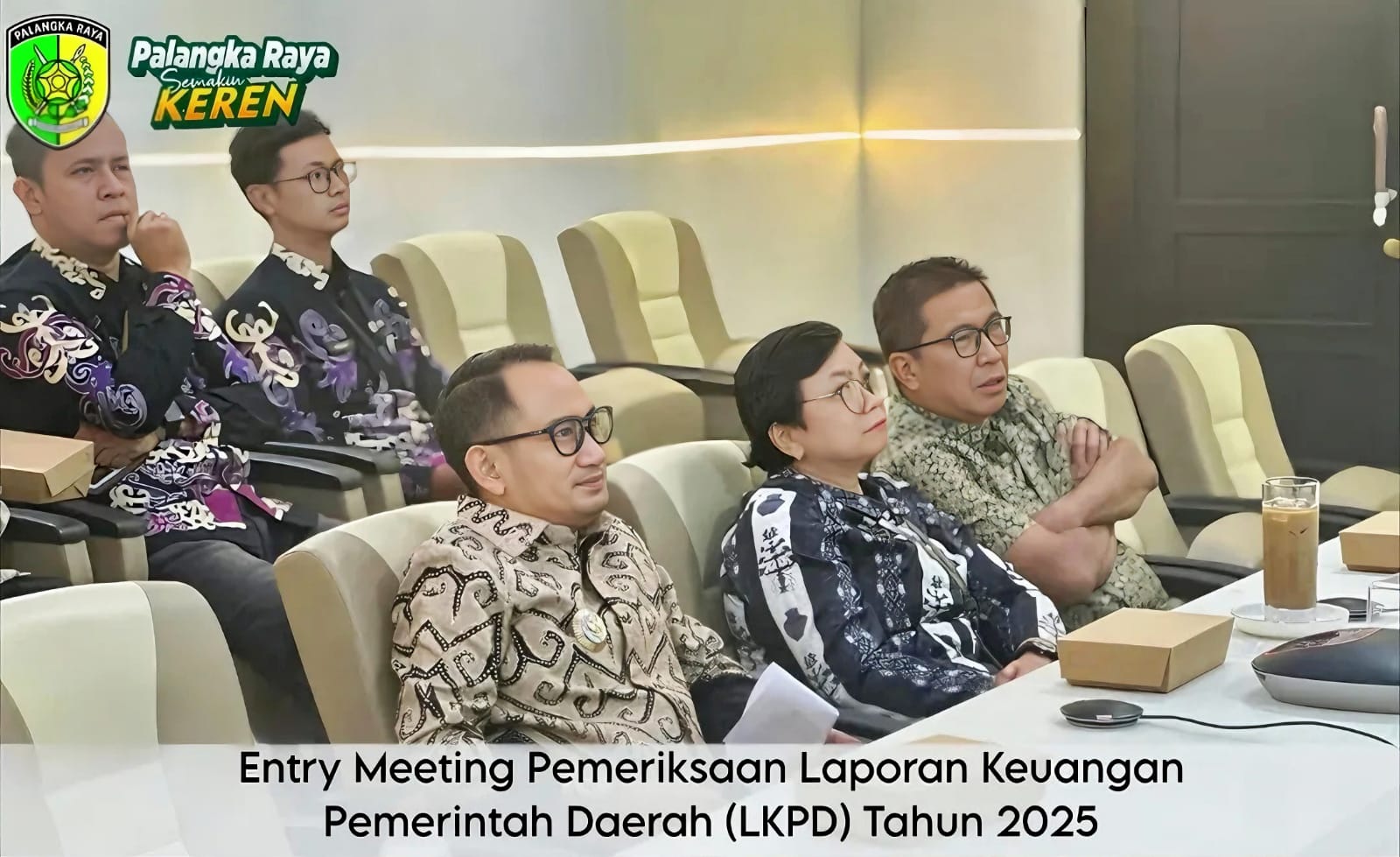 Wali Kota Palangka Raya, Fairid Naparin, saat mengikuti kegiatan Entry Meeting Pemeriksaan LKPD Tahun Anggaran 2025