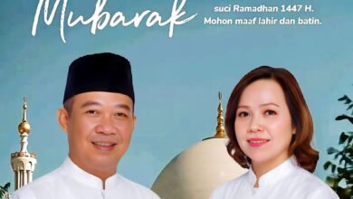 Kepala DLH Prov. Kalteng, Joni Harta, SE., S.Hut.,MM beserta istri.