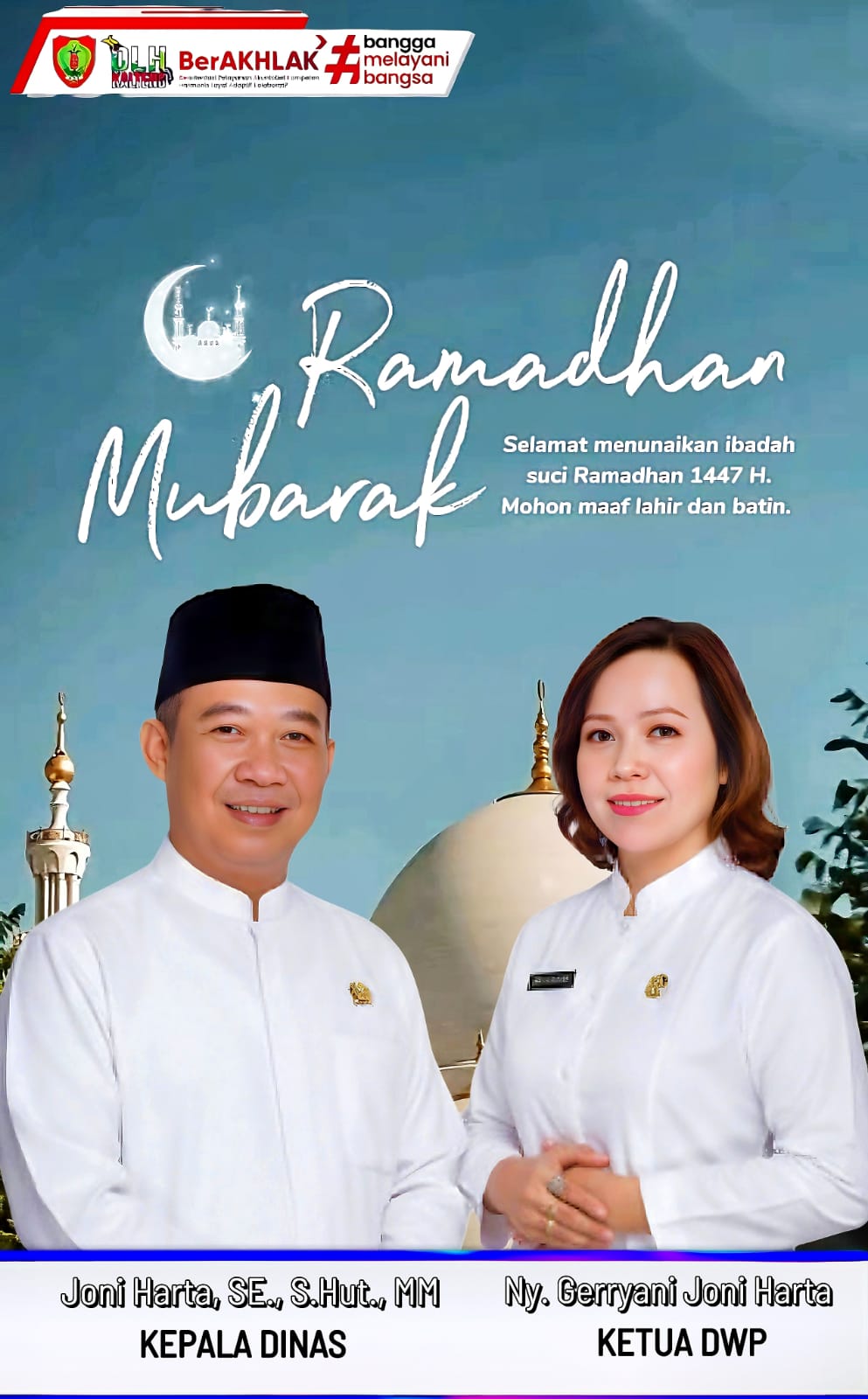 Kepala DLH Prov. Kalteng, Joni Harta, SE., S.Hut.,MM beserta istri.